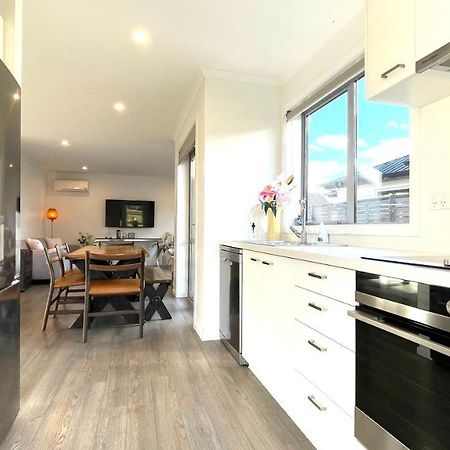 Modern Living Villa Queenstown Exterior photo