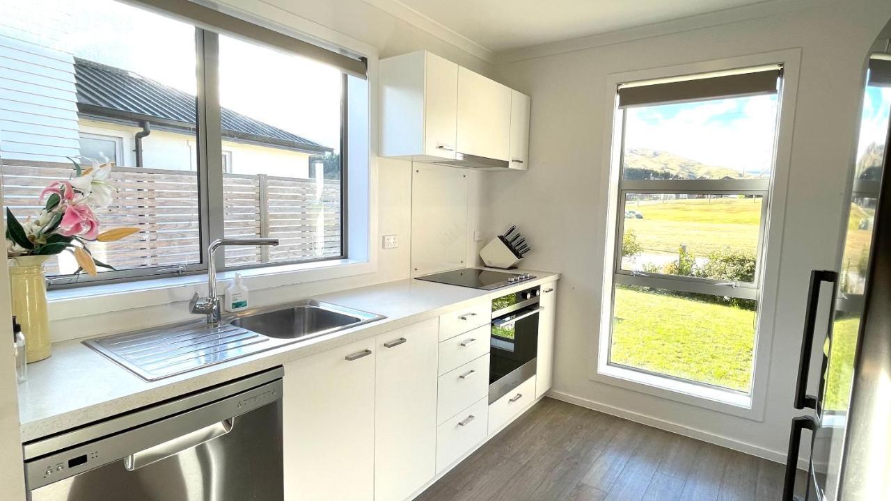 Modern Living Villa Queenstown Exterior photo