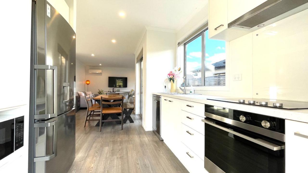 Modern Living Villa Queenstown Exterior photo